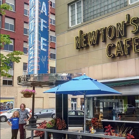 Disney grey Mikey Minnie t shirt disney world - Picture 3 of 3